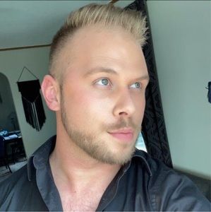 Meet your Posher, Aaron